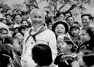 Bác Hồ với các cháu thiếu nhi Vùng cao Việt Bắc (1960)