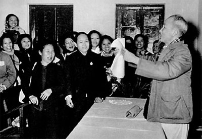 Chủ tịch Hồ Chí Minh rất quan tâm đến việc giải phóng Phụ nữ