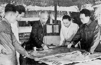 Bác và các đồng chí lãnh đạo Đảng quyết định chiến cục Đông Xuân (1953-1954) và chiến dịch Điện Biên Phủ