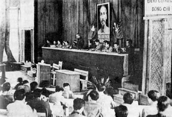 Chủ tịch Hồ Chí Minh đọc báo cáo chính trị tại Đại hội đại biểu toàn quốc lần thứ 2 của Đảng (2-1951)