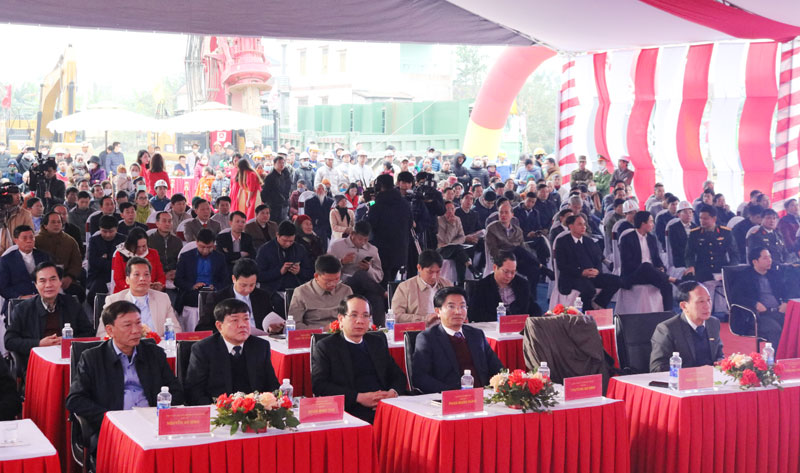 https://quangbinh.gov.vn/documents/35002/146444/D800b.jpg/a7846197-4ab6-02dc-b628-3ec883f49723?t=1672567298999