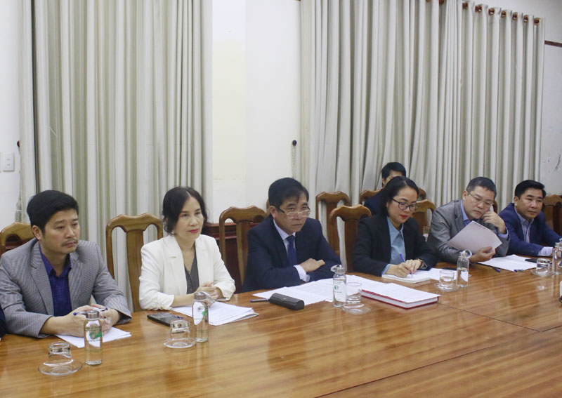 https://quangbinh.gov.vn/documents/35002/4370587/LamviecPhanLan2.jpg/5d08a667-7325-d3f1-1783-942b8cb7e39e?t=1680077897312